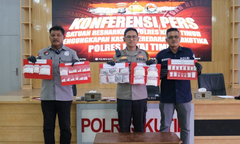 Foto : Kapolres Kutim AKBP Chandra Hermawan pimpinan jalannya press release pengungkapan kasus narkoba di Kutim.(Istimewa).